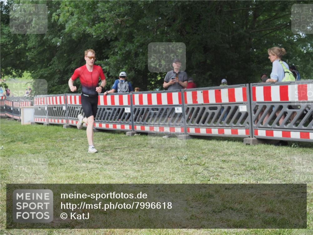 21.06.2025 - 27. Vierlanden-Triathlon KatJ http://msf.ph/oto/7996618 15.06.2025 12:49:18 Ziel 764 meine-sportfotos.de