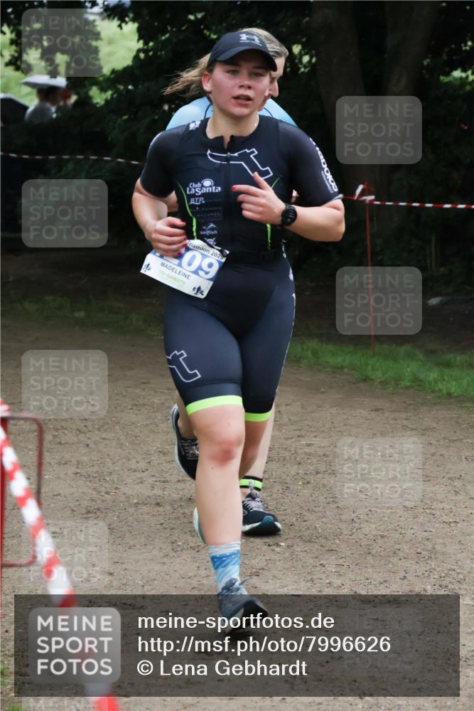 21.06.2025 - 27. Vierlanden-Triathlon Lena Gebhardt http://msf.ph/oto/7996626 15.06.2025 13:53:21 Laufen 2025, 09 meine-sportfotos.de