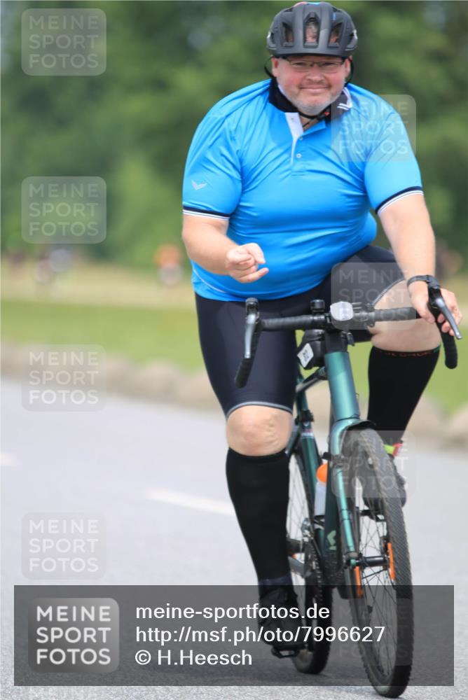 21.06.2025 - 27. Vierlanden-Triathlon H.Heesch http://msf.ph/oto/7996627 15.06.2025 12:14:49 Radfahren 207, 686, 812, 900, 1039, 1040, 1042, 1043 meine-sportfotos.de