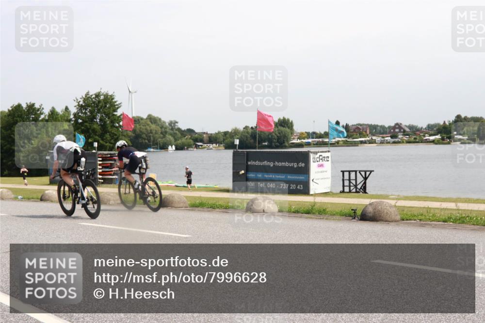 15.06.2025 - 27. Vierlanden-Triathlon H.Heesch http://msf.ph/oto/7996628 15.06.2025 11:30:59 Radfahren 167, 228, 639, 651, 891, 926, 980 meine-sportfotos.de