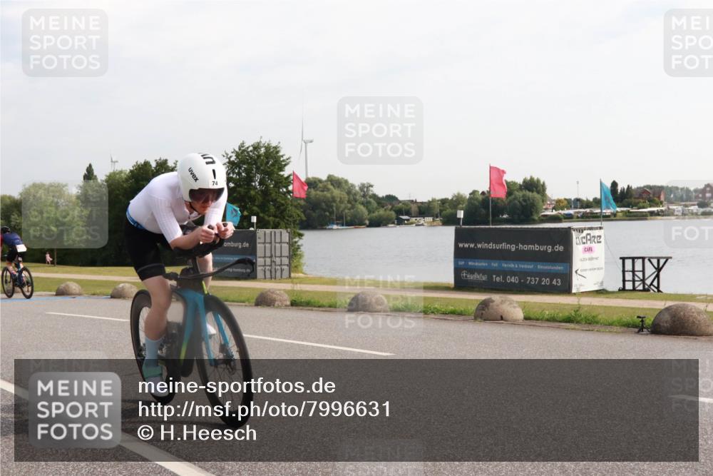 15.06.2025 - 27. Vierlanden-Triathlon H.Heesch http://msf.ph/oto/7996631 15.06.2025 09:27:16 Radfahren 74, 97, 102 meine-sportfotos.de