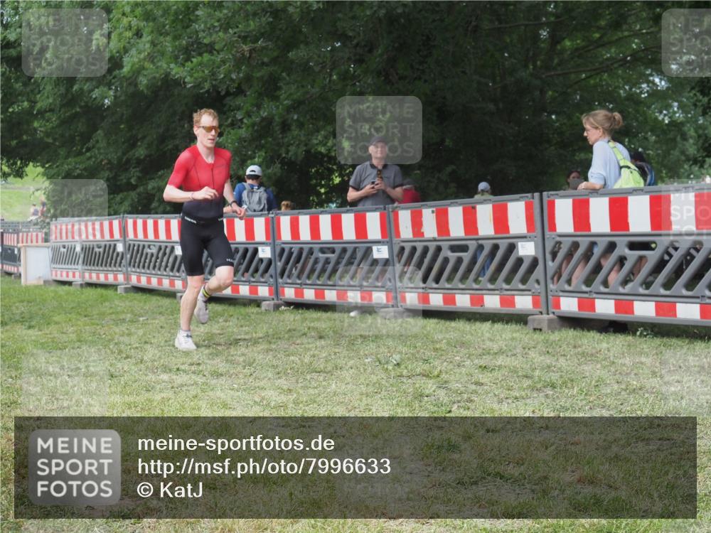 21.06.2025 - 27. Vierlanden-Triathlon KatJ http://msf.ph/oto/7996633 15.06.2025 12:49:18 Ziel 764 meine-sportfotos.de