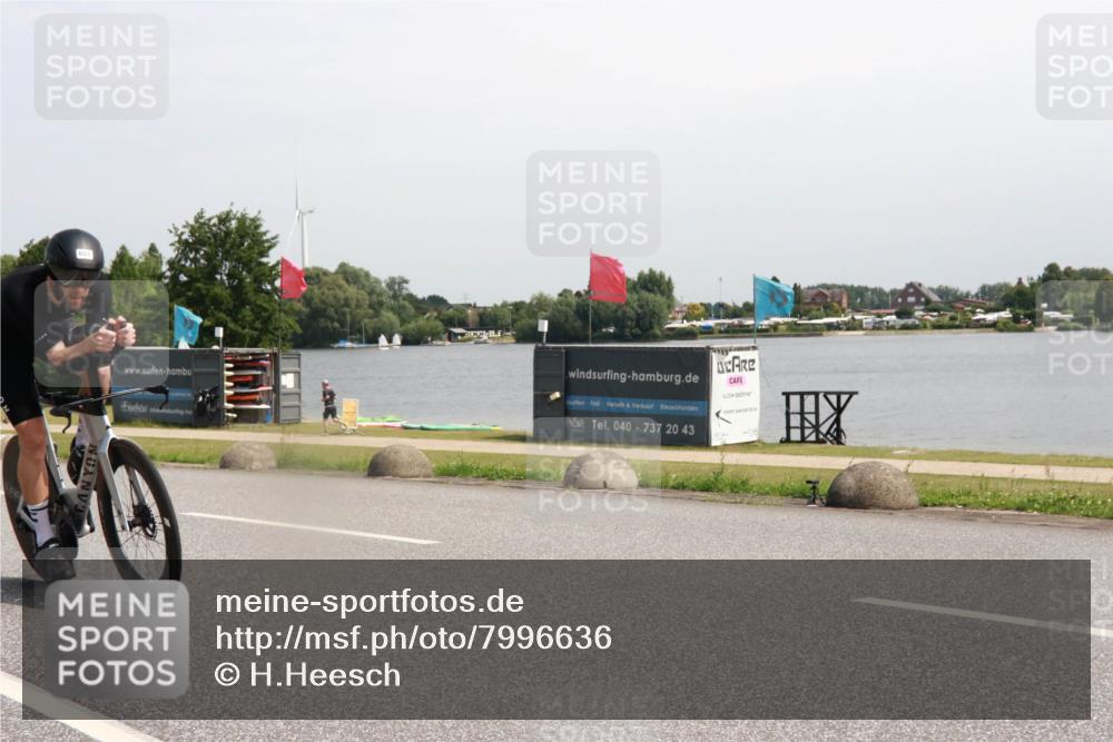 15.06.2025 - 27. Vierlanden-Triathlon H.Heesch http://msf.ph/oto/7996636 15.06.2025 11:31:00 Radfahren 167, 228, 651, 891, 926, 980 meine-sportfotos.de