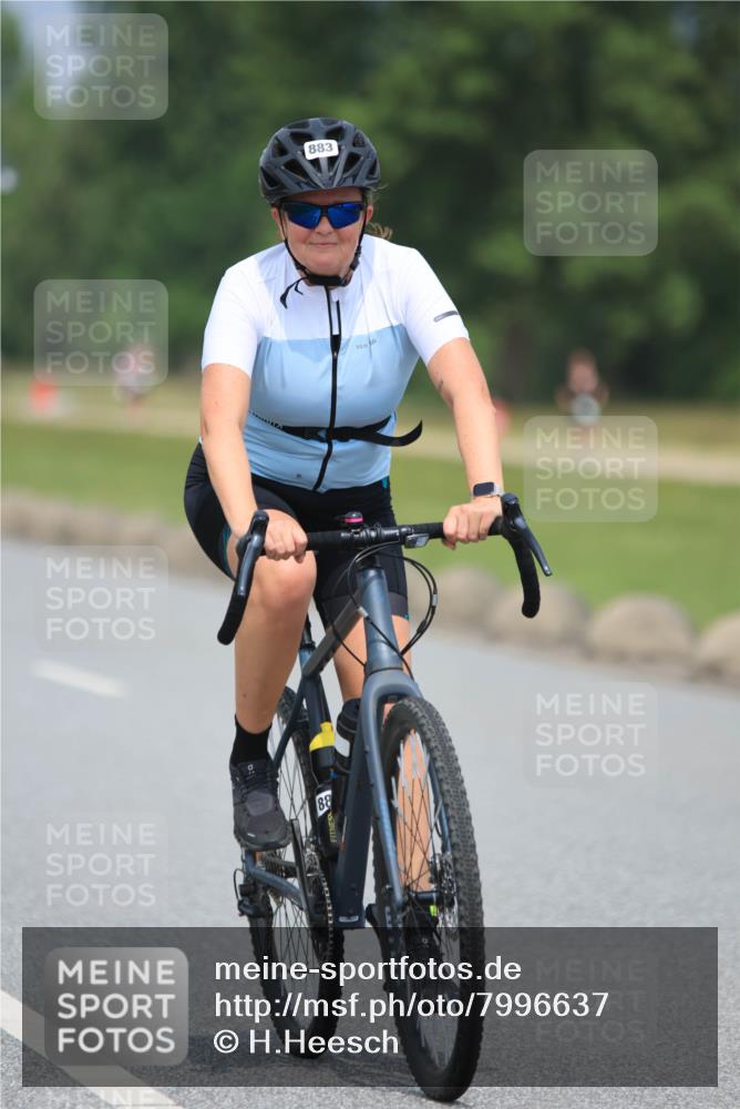 21.06.2025 - 27. Vierlanden-Triathlon H.Heesch http://msf.ph/oto/7996637 15.06.2025 12:22:25 Radfahren 706, 883, 884 meine-sportfotos.de