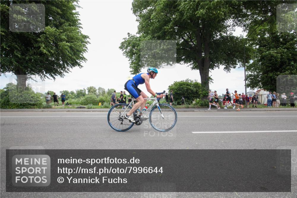 15.06.2025 - 7 Türme Triathlon Yannick Fuchs http://msf.ph/oto/7996644 15.06.2025 13:47:21 Radfahren 785, 931, 1174 meine-sportfotos.de