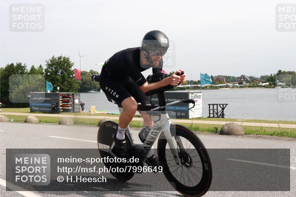 15.06.2025 - 27. Vierlanden-Triathlon H.Heesch http://msf.ph/oto/7996649 15.06.2025 11:31:00 Radfahren 167, 228, 651, 891, 926, 980 meine-sportfotos.de
