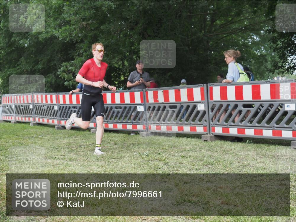 21.06.2025 - 27. Vierlanden-Triathlon KatJ http://msf.ph/oto/7996661 15.06.2025 12:49:18 Ziel 764 meine-sportfotos.de