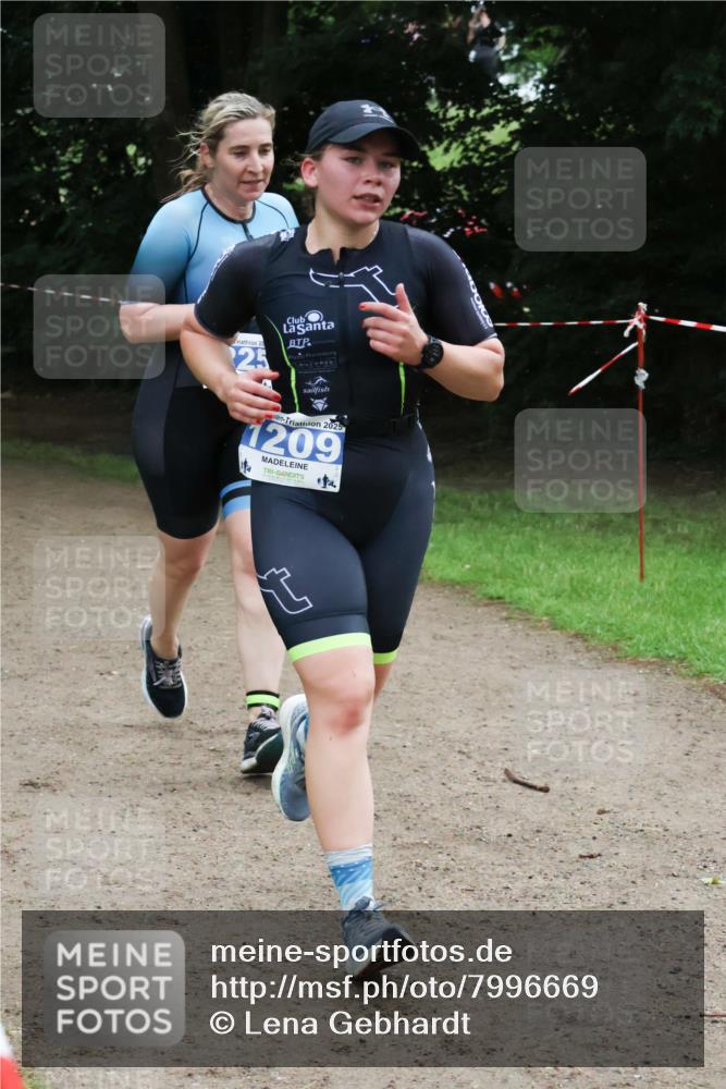 21.06.2025 - 27. Vierlanden-Triathlon Lena Gebhardt http://msf.ph/oto/7996669 15.06.2025 13:53:22 Laufen 20, 25, 2025, 1209 meine-sportfotos.de
