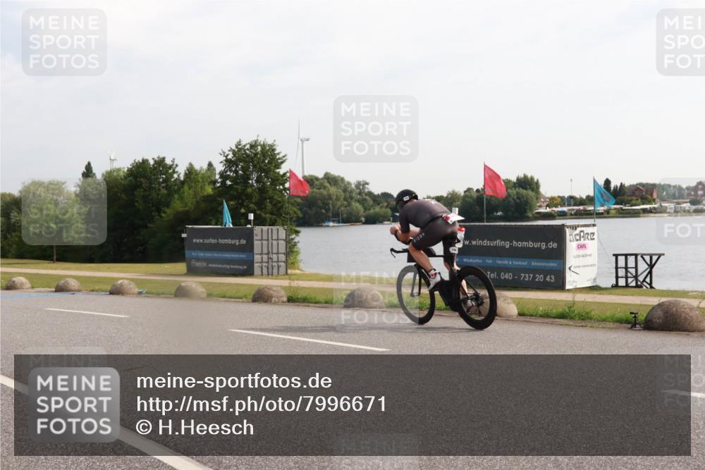 15.06.2025 - 27. Vierlanden-Triathlon H.Heesch http://msf.ph/oto/7996671 15.06.2025 09:28:29 Radfahren 113, 154 meine-sportfotos.de