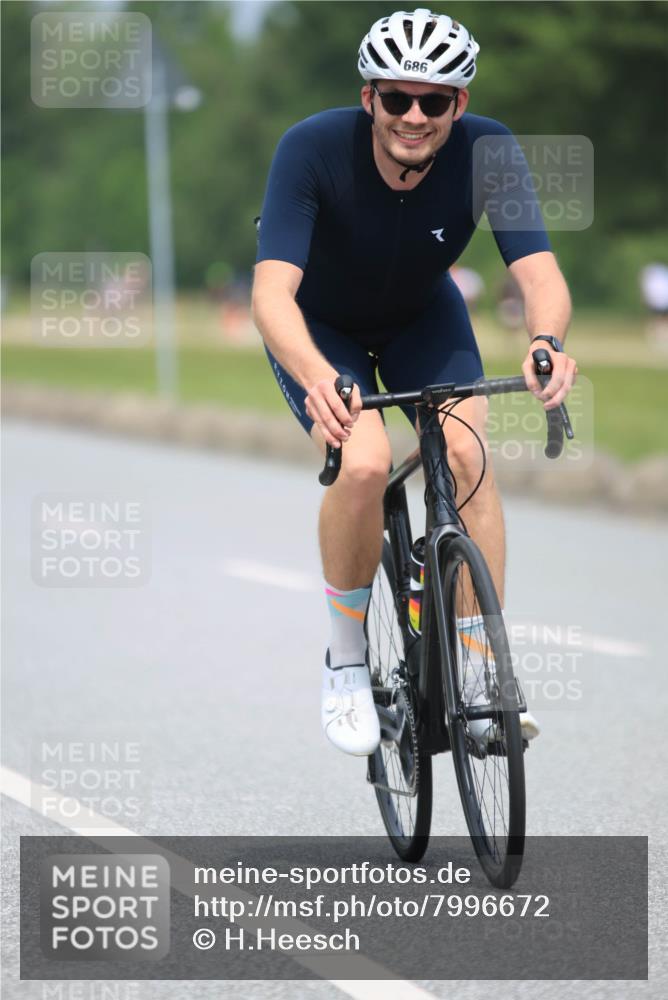 21.06.2025 - 27. Vierlanden-Triathlon H.Heesch http://msf.ph/oto/7996672 15.06.2025 12:14:56 Radfahren 207, 686, 868, 1039, 1040, 1042, 1043 meine-sportfotos.de