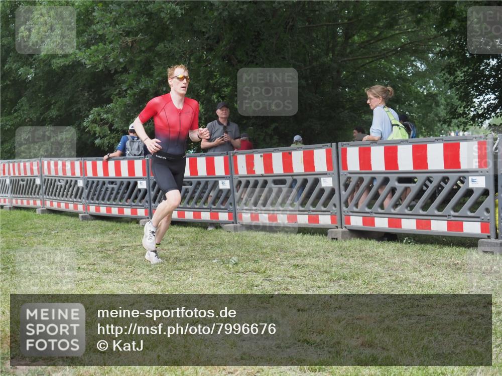 21.06.2025 - 27. Vierlanden-Triathlon KatJ http://msf.ph/oto/7996676 15.06.2025 12:49:19 Ziel 764 meine-sportfotos.de