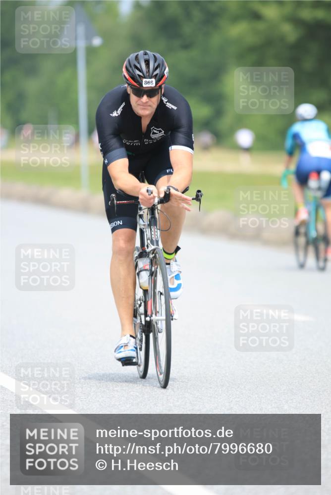 21.06.2025 - 27. Vierlanden-Triathlon H.Heesch http://msf.ph/oto/7996680 15.06.2025 12:15:02 Radfahren 868, 894 meine-sportfotos.de