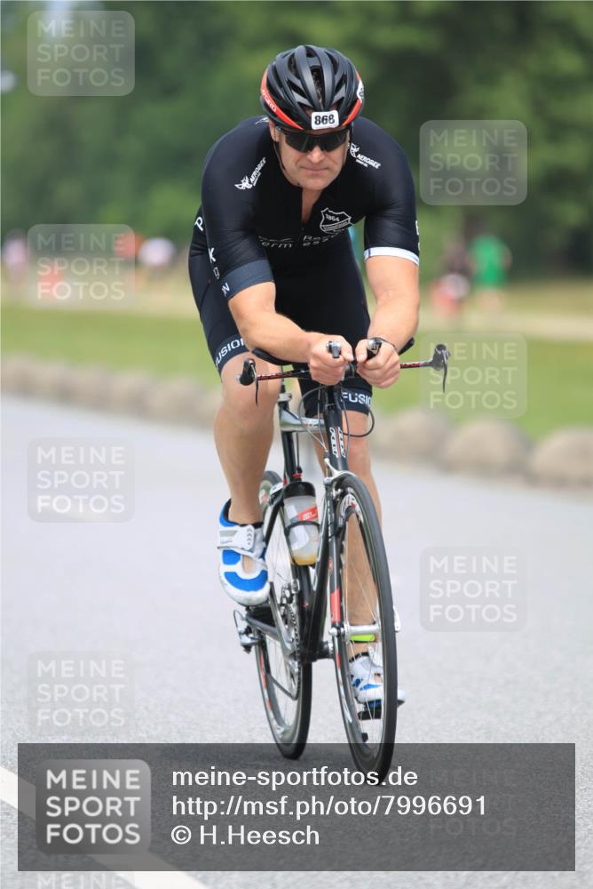 21.06.2025 - 27. Vierlanden-Triathlon H.Heesch http://msf.ph/oto/7996691 15.06.2025 12:15:02 Radfahren 868, 894 meine-sportfotos.de