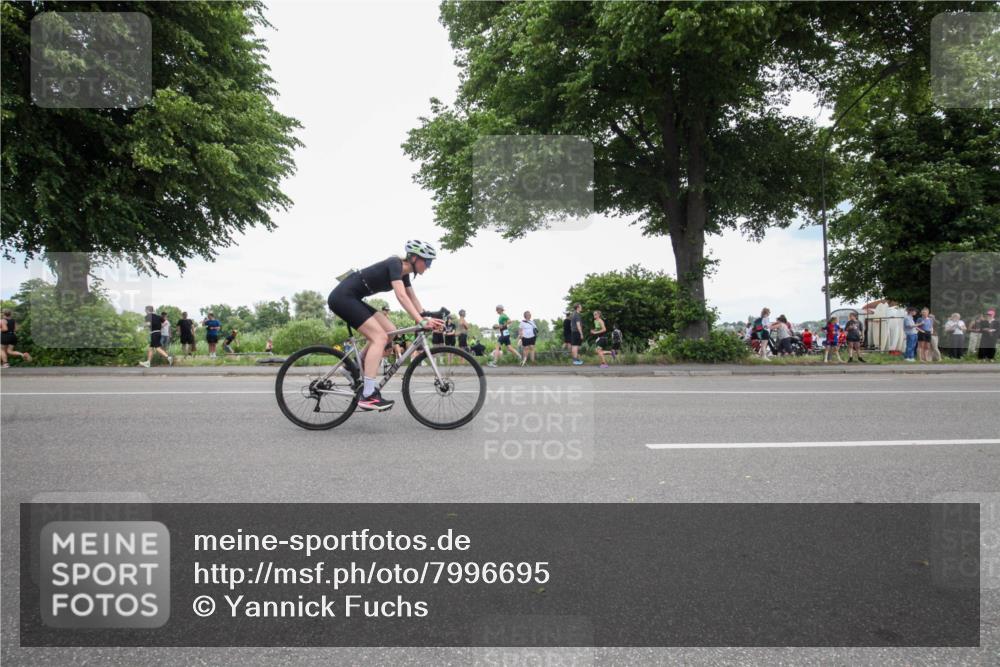 15.06.2025 - 7 Türme Triathlon Yannick Fuchs http://msf.ph/oto/7996695 15.06.2025 13:47:32 Radfahren 553, 809 meine-sportfotos.de