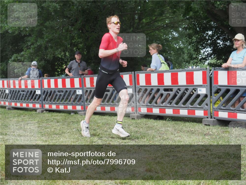 21.06.2025 - 27. Vierlanden-Triathlon KatJ http://msf.ph/oto/7996709 15.06.2025 12:49:19 Ziel 764 meine-sportfotos.de