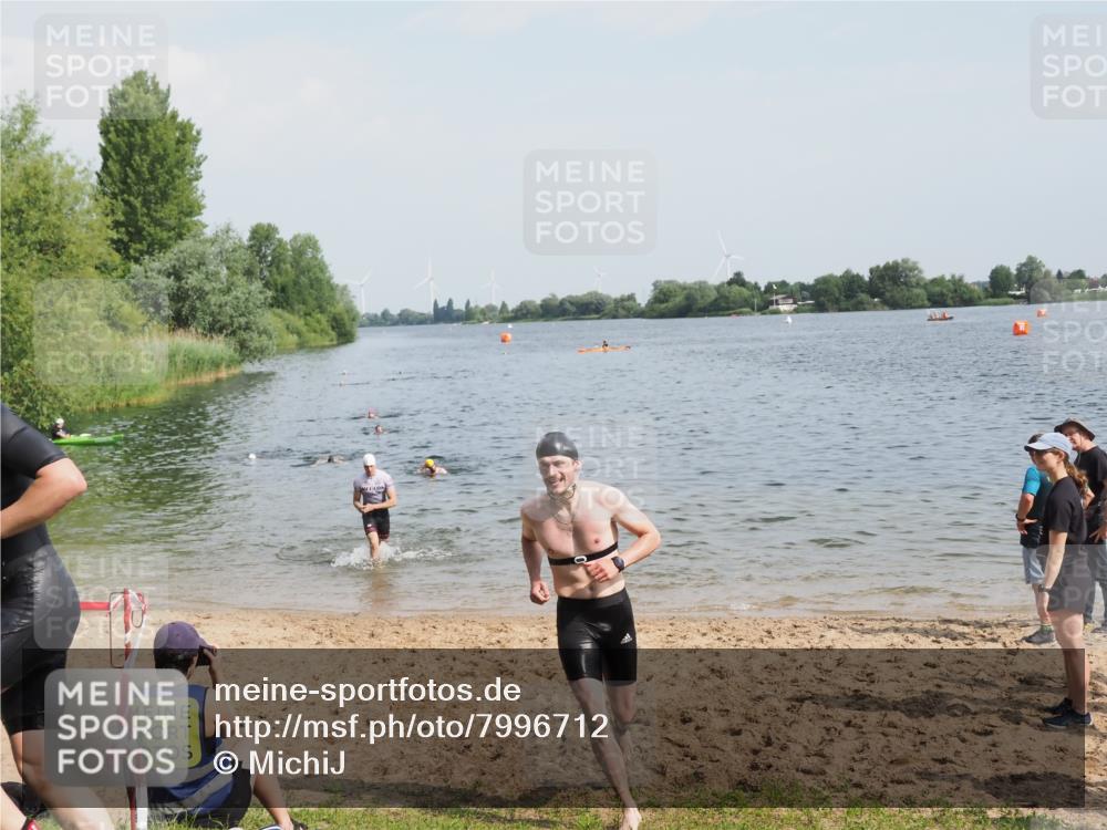 21.06.2025 - 27. Vierlanden-Triathlon MichiJ http://msf.ph/oto/7996712 15.06.2026 09:57:53 Schwimmen 291, 330, 347, 827 meine-sportfotos.de