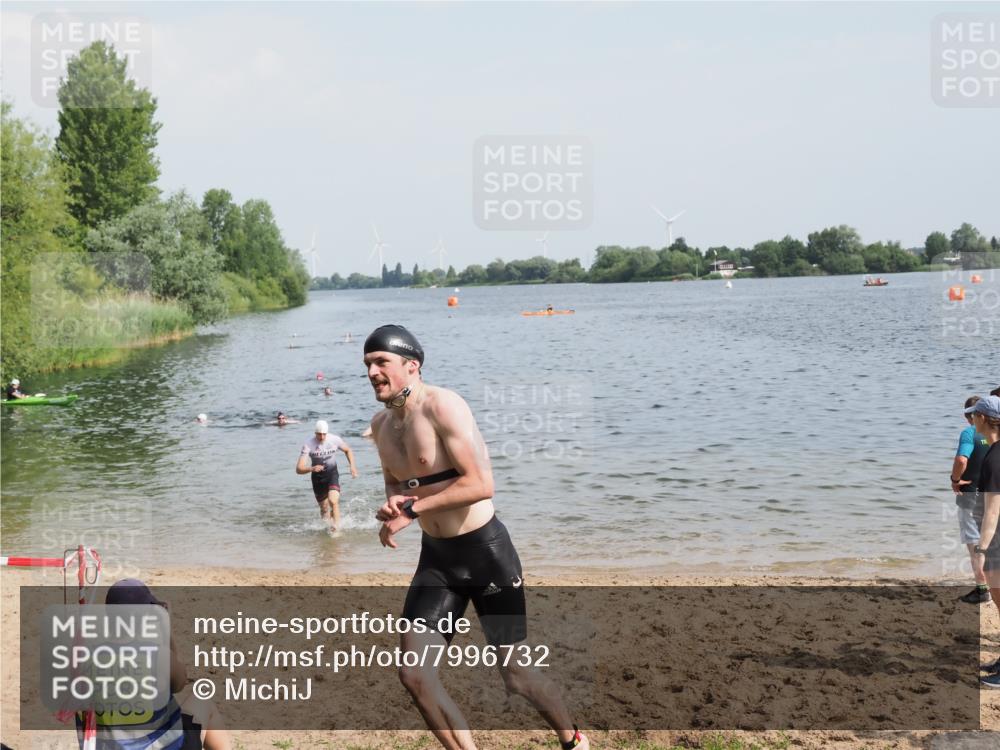 21.06.2025 - 27. Vierlanden-Triathlon MichiJ http://msf.ph/oto/7996732 15.06.2026 09:57:53 Schwimmen 291, 330, 347, 827 meine-sportfotos.de