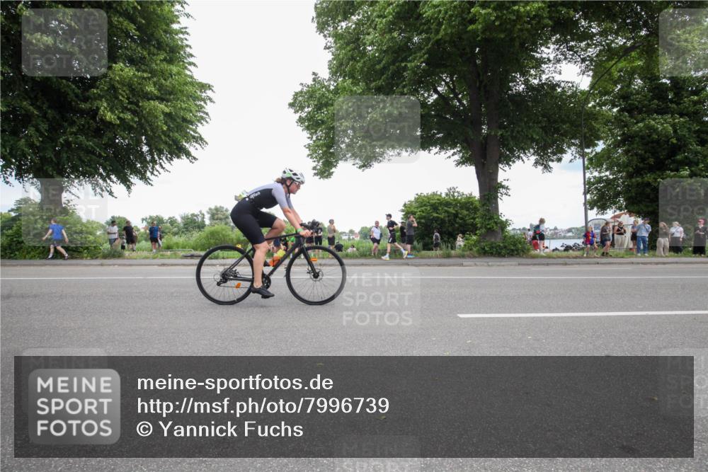 15.06.2025 - 7 Türme Triathlon Yannick Fuchs http://msf.ph/oto/7996739 15.06.2025 13:47:47 Radfahren 897, 925 meine-sportfotos.de