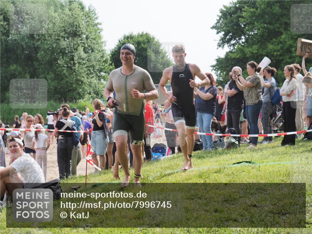 15.06.2025 - 27. Vierlanden-Triathlon KatJ http://msf.ph/oto/7996745 15.06.2025 09:55:36 Schwimmen 272, 316, 327, 329, 335, 353, 548 meine-sportfotos.de