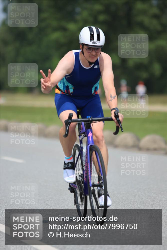 21.06.2025 - 27. Vierlanden-Triathlon H.Heesch http://msf.ph/oto/7996750 15.06.2025 12:22:41 Radfahren 657, 701, 886, 894 meine-sportfotos.de