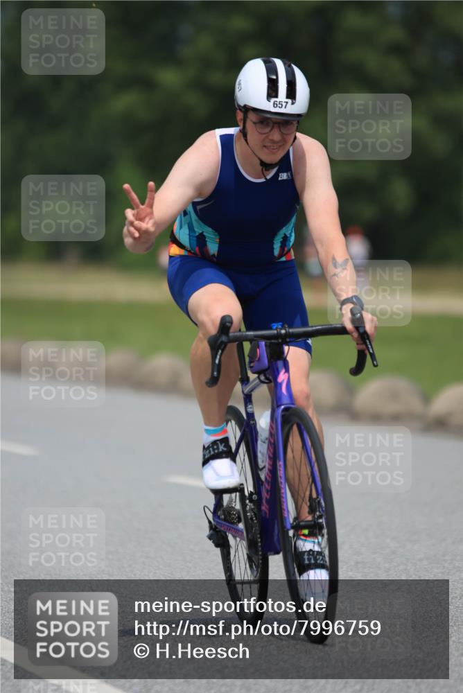 21.06.2025 - 27. Vierlanden-Triathlon H.Heesch http://msf.ph/oto/7996759 15.06.2025 12:22:41 Radfahren 657, 701, 886, 894 meine-sportfotos.de