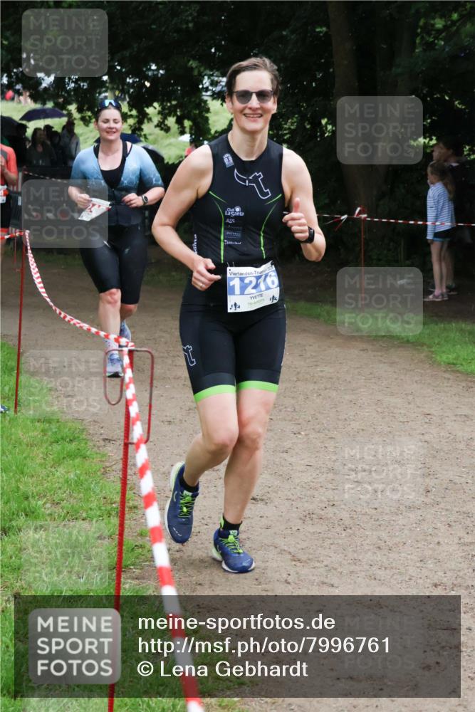 21.06.2025 - 27. Vierlanden-Triathlon Lena Gebhardt http://msf.ph/oto/7996761 15.06.2025 13:53:40 Laufen 1216 meine-sportfotos.de