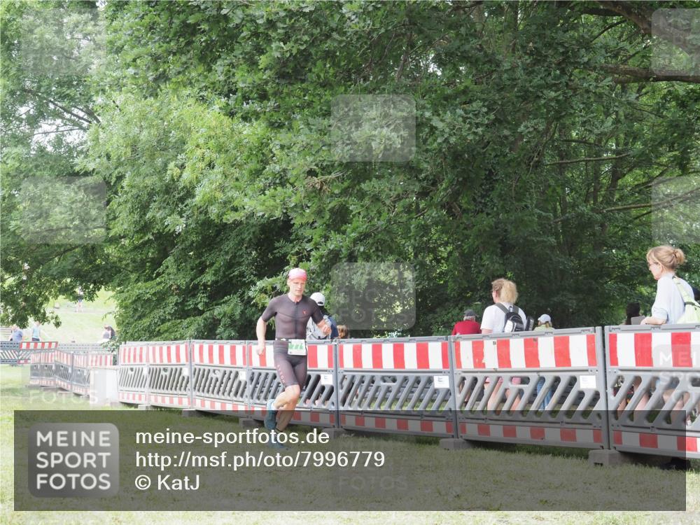 21.06.2025 - 27. Vierlanden-Triathlon KatJ http://msf.ph/oto/7996779 15.06.2025 12:49:42 Ziel 771 meine-sportfotos.de