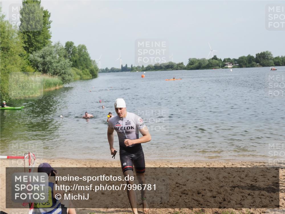 21.06.2025 - 27. Vierlanden-Triathlon MichiJ http://msf.ph/oto/7996781 15.06.2026 09:57:58 Schwimmen 291, 330, 347 meine-sportfotos.de