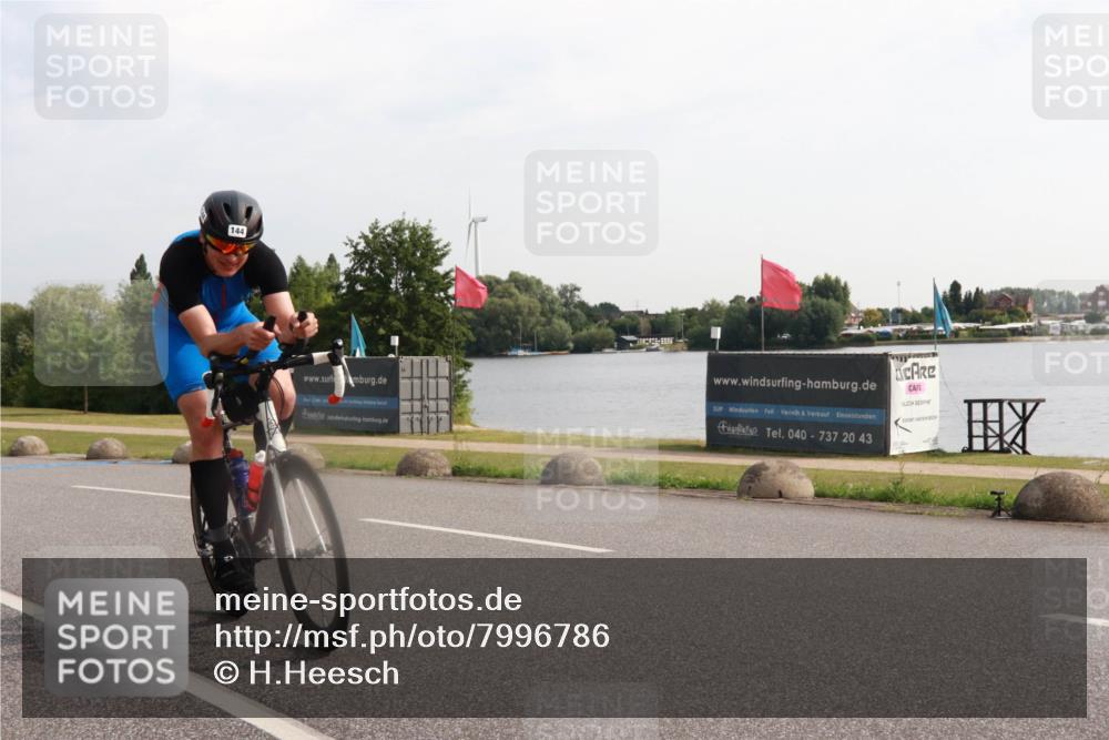 15.06.2025 - 27. Vierlanden-Triathlon H.Heesch http://msf.ph/oto/7996786 15.06.2025 09:30:17 Radfahren 144, 167 meine-sportfotos.de