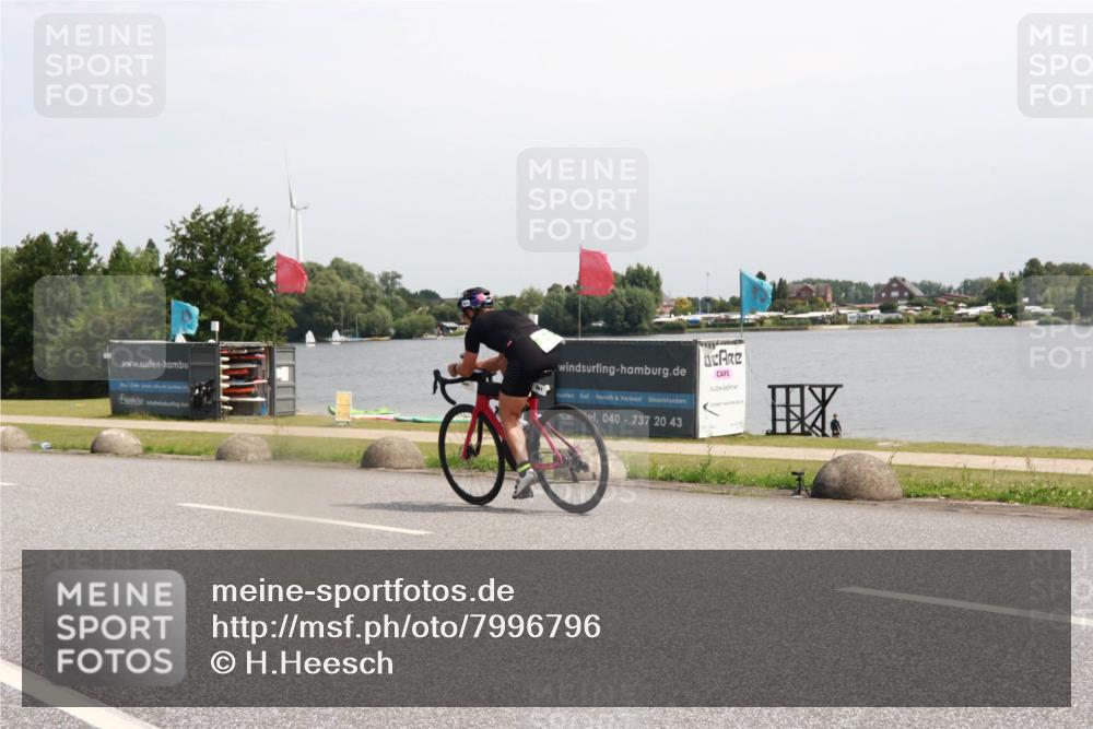 15.06.2025 - 27. Vierlanden-Triathlon H.Heesch http://msf.ph/oto/7996796 15.06.2025 11:31:13 Radfahren 713, 812, 895, 917, 924, 941, 1400 meine-sportfotos.de