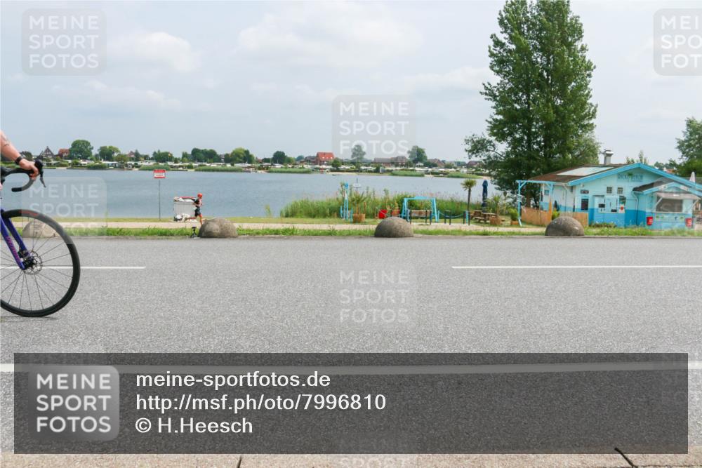 21.06.2025 - 27. Vierlanden-Triathlon H.Heesch http://msf.ph/oto/7996810 15.06.2025 12:22:44 Radfahren 657, 701, 886 meine-sportfotos.de