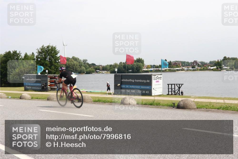 15.06.2025 - 27. Vierlanden-Triathlon H.Heesch http://msf.ph/oto/7996816 15.06.2025 11:31:13 Radfahren 713, 812, 895, 917, 924, 941, 1400 meine-sportfotos.de