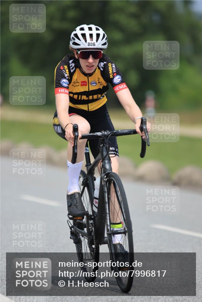 21.06.2025 - 27. Vierlanden-Triathlon H.Heesch http://msf.ph/oto/7996817 15.06.2025 12:22:46 Radfahren 886, 894, 934 meine-sportfotos.de