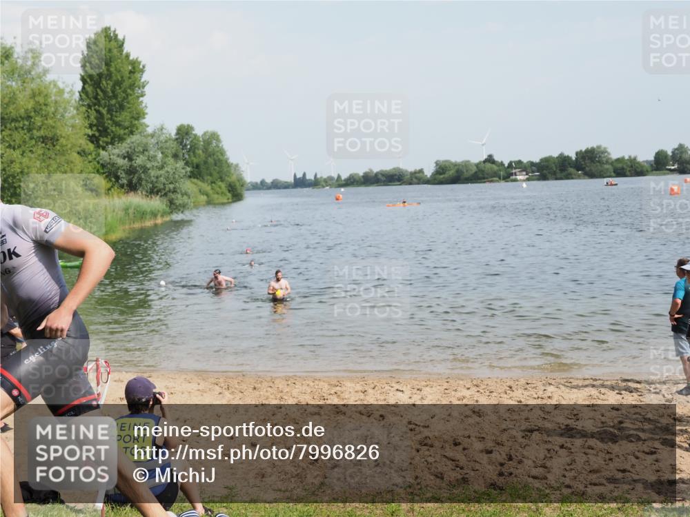 21.06.2025 - 27. Vierlanden-Triathlon MichiJ http://msf.ph/oto/7996826 15.06.2026 09:57:59 Schwimmen 291, 330, 347 meine-sportfotos.de