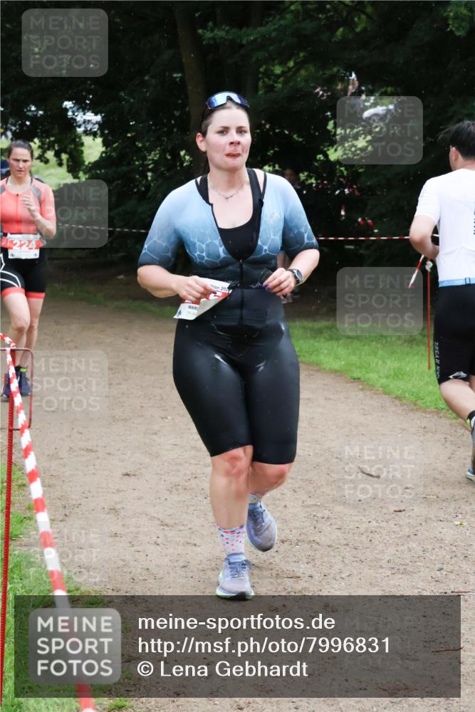 21.06.2025 - 27. Vierlanden-Triathlon Lena Gebhardt http://msf.ph/oto/7996831 15.06.2025 13:53:42 Laufen 224, 202 meine-sportfotos.de