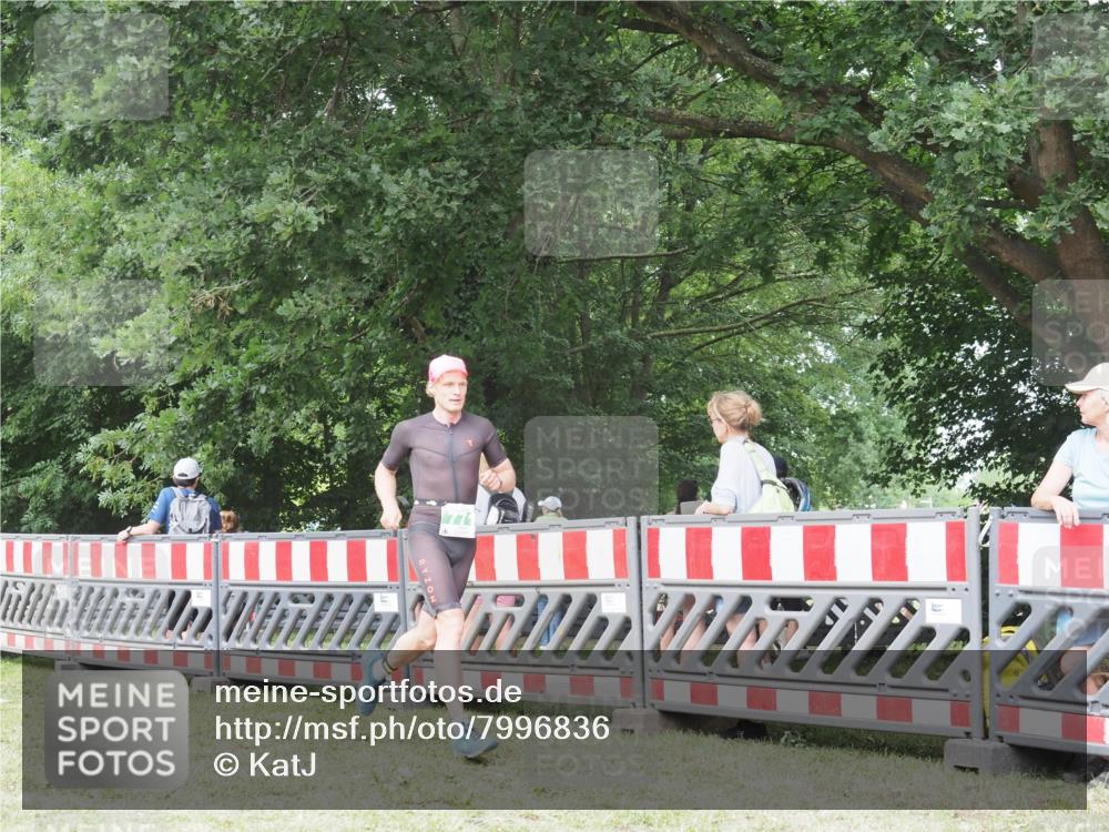 21.06.2025 - 27. Vierlanden-Triathlon KatJ http://msf.ph/oto/7996836 15.06.2025 12:49:43 Ziel 771 meine-sportfotos.de