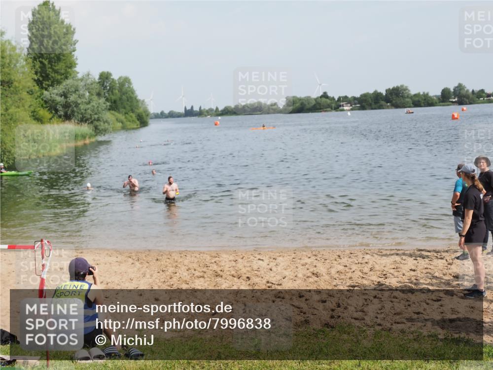 21.06.2025 - 27. Vierlanden-Triathlon MichiJ http://msf.ph/oto/7996838 15.06.2026 09:58:00 Schwimmen 291, 347 meine-sportfotos.de