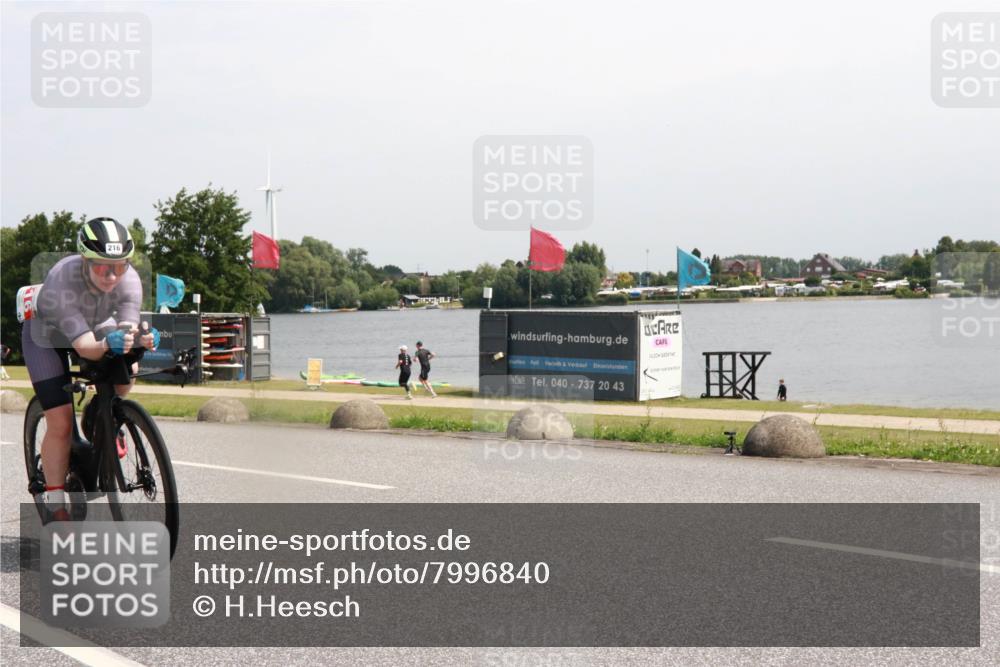 15.06.2025 - 27. Vierlanden-Triathlon H.Heesch http://msf.ph/oto/7996840 15.06.2025 11:31:21 Radfahren 216, 941 meine-sportfotos.de
