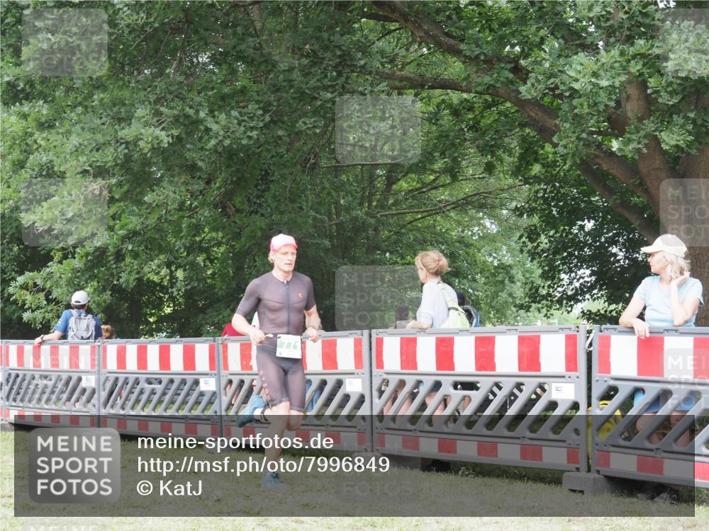 21.06.2025 - 27. Vierlanden-Triathlon KatJ http://msf.ph/oto/7996849 15.06.2025 12:49:43 Ziel 771 meine-sportfotos.de