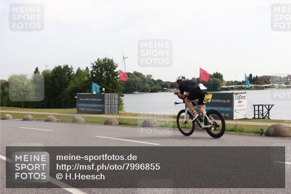 15.06.2025 - 27. Vierlanden-Triathlon H.Heesch http://msf.ph/oto/7996855 15.06.2025 09:30:53 Radfahren 65, 153, 160 meine-sportfotos.de