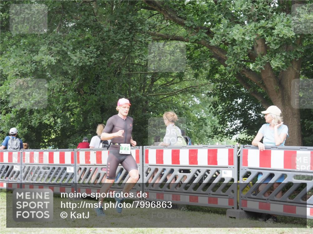 21.06.2025 - 27. Vierlanden-Triathlon KatJ http://msf.ph/oto/7996863 15.06.2025 12:49:43 Ziel 771 meine-sportfotos.de
