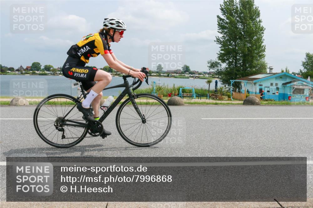 21.06.2025 - 27. Vierlanden-Triathlon H.Heesch http://msf.ph/oto/7996868 15.06.2025 12:22:49 Radfahren 886, 894 meine-sportfotos.de