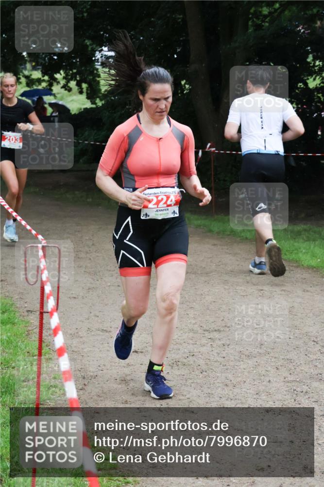 21.06.2025 - 27. Vierlanden-Triathlon Lena Gebhardt http://msf.ph/oto/7996870 15.06.2025 13:53:43 Laufen 203, 224 meine-sportfotos.de