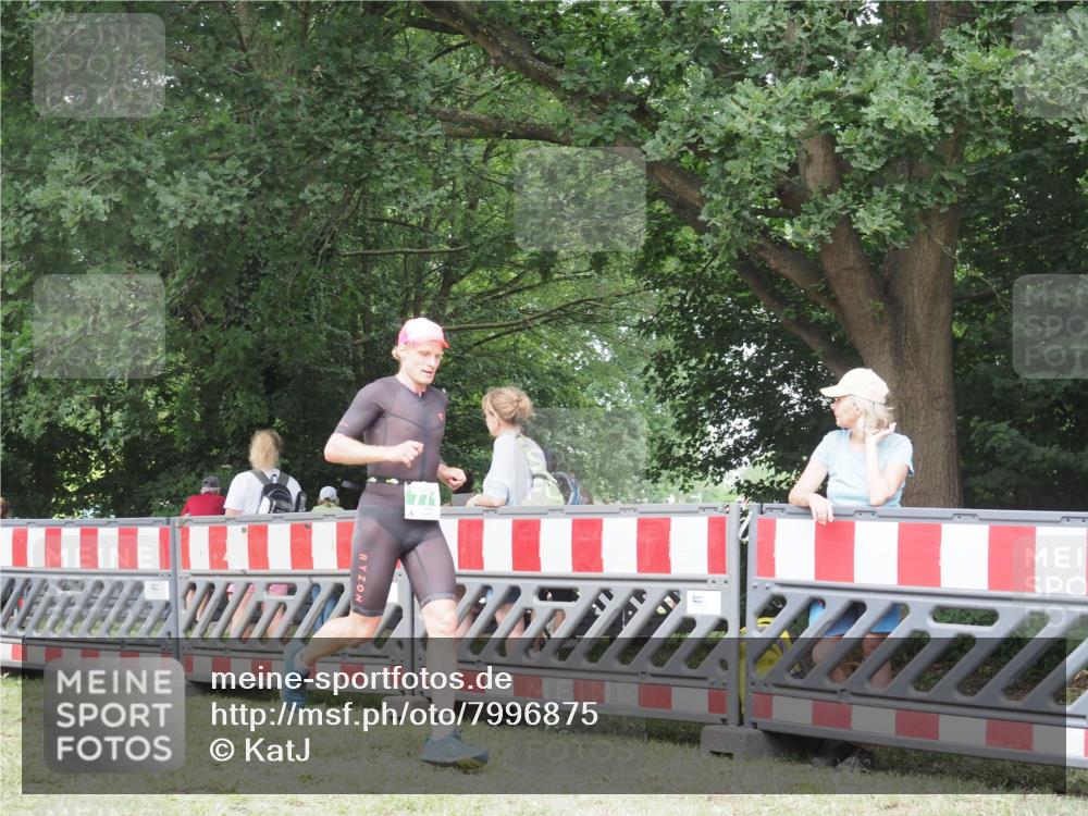 21.06.2025 - 27. Vierlanden-Triathlon KatJ http://msf.ph/oto/7996875 15.06.2025 12:49:44 Ziel 771 meine-sportfotos.de