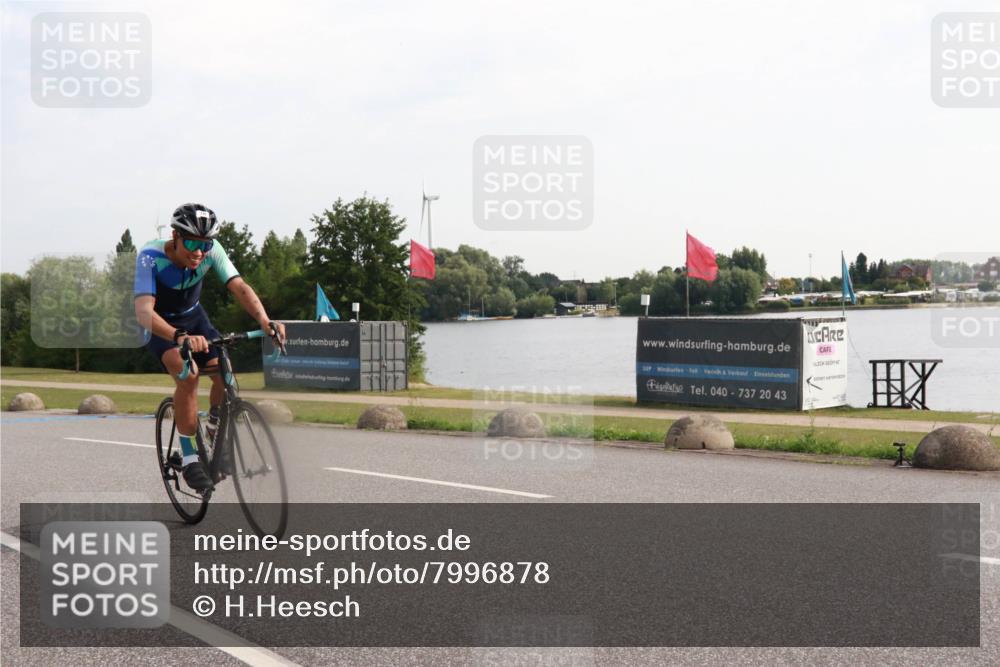 15.06.2025 - 27. Vierlanden-Triathlon H.Heesch http://msf.ph/oto/7996878 15.06.2025 09:31:06 Radfahren 70 meine-sportfotos.de