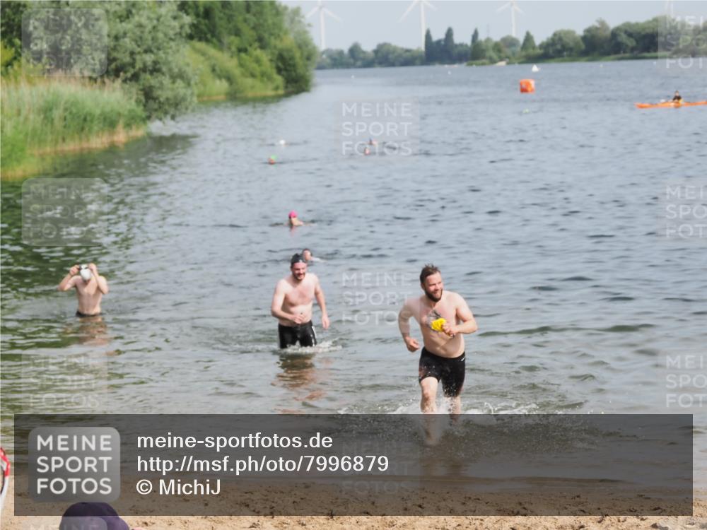 21.06.2025 - 27. Vierlanden-Triathlon MichiJ http://msf.ph/oto/7996879 15.06.2026 09:58:06 Schwimmen 289, 321 meine-sportfotos.de