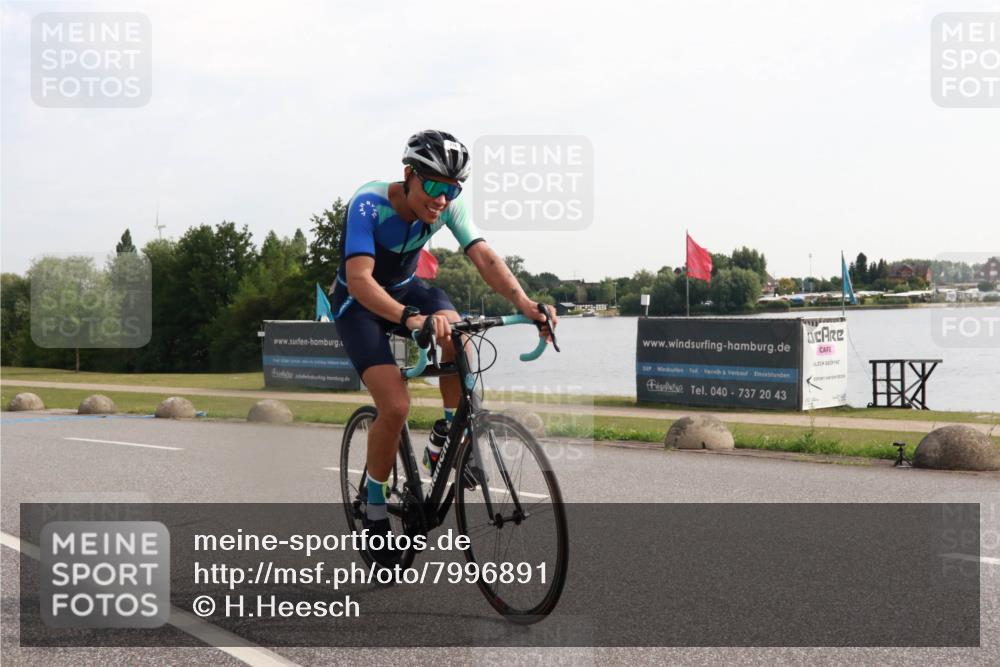 15.06.2025 - 27. Vierlanden-Triathlon H.Heesch http://msf.ph/oto/7996891 15.06.2025 09:31:06 Radfahren 70 meine-sportfotos.de