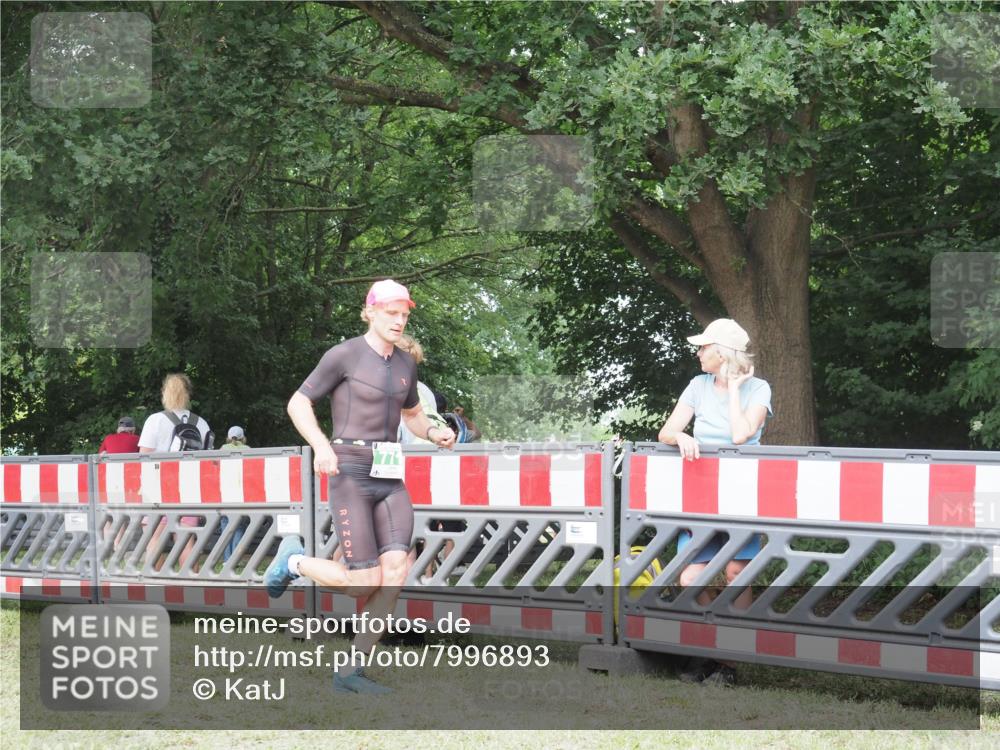21.06.2025 - 27. Vierlanden-Triathlon KatJ http://msf.ph/oto/7996893 15.06.2025 12:49:44 Ziel 771 meine-sportfotos.de