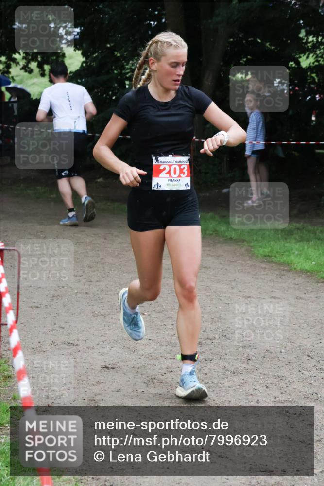 21.06.2025 - 27. Vierlanden-Triathlon Lena Gebhardt http://msf.ph/oto/7996923 15.06.2025 13:53:45 Laufen 203 meine-sportfotos.de