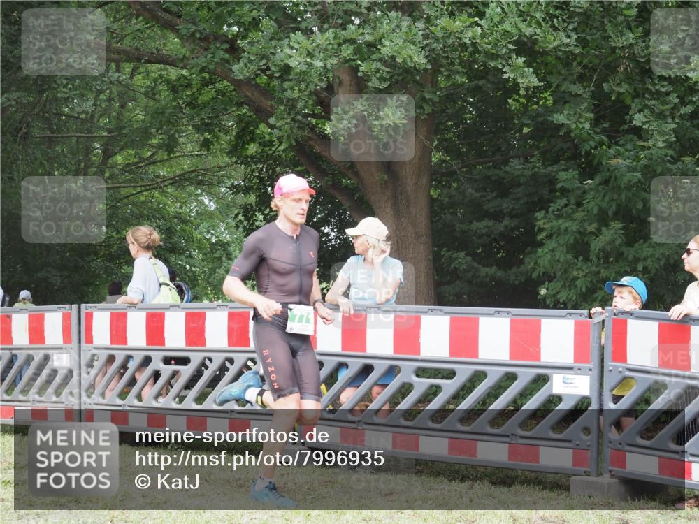 21.06.2025 - 27. Vierlanden-Triathlon KatJ http://msf.ph/oto/7996935 15.06.2025 12:49:44 Ziel 771 meine-sportfotos.de